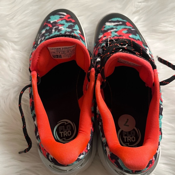 NEW UNDER ARMOUR STEPH CURRY RARE LOW FLOTRO SHOES SNEAKERS MEN’S 7 WOMENS 8.5 - Picture 2 of 13